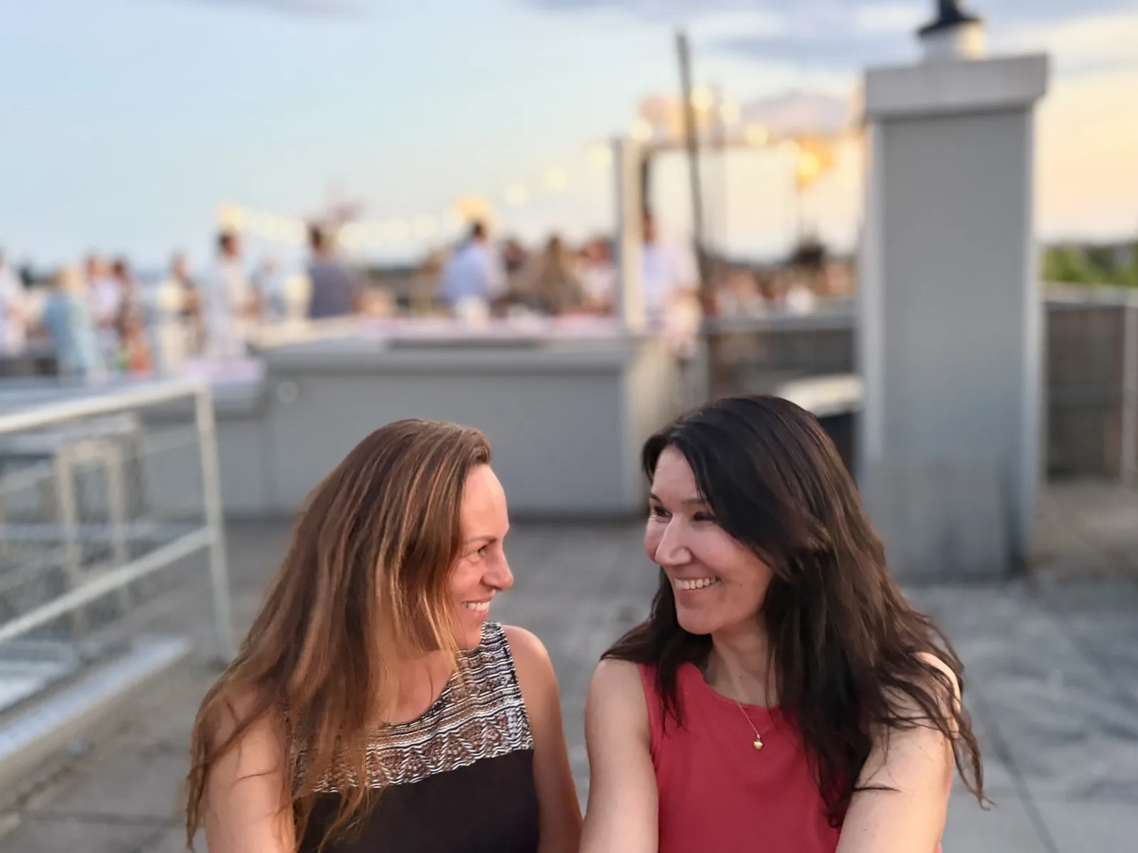 Kirsten Timmer und Romy Müller von ArcoOnline